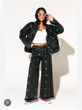 ISO (not for sale!): Dresses in Lala alien pants